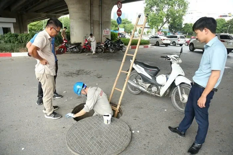 Truy nguyên nhân hầm chui Lê Văn Lương bị ngấm nước- Ảnh 2. Truy nguyên nhân hầm chui Lê Văn Lương bị ngấm nước- Ảnh 2.