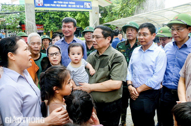 "Khẩn trương khắc phục hậu quả b&atilde;o lũ, nhanh ch&oacute;ng ổn định đời sống nh&acirc;n d&acirc;n"- Ảnh 1.