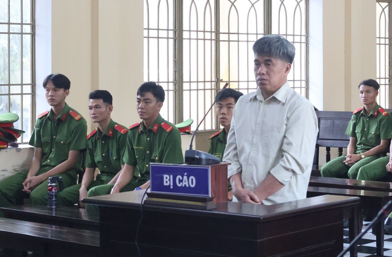 Thuyền trưởng vụ lật cano du lịch l&agrave;m 17 người tử vong ở biển Cửa Đại lĩnh &aacute;n t&ugrave;- Ảnh 1.