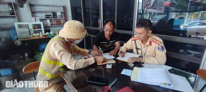 Ph&aacute;t hiện xe chở lưu huỳnh qu&aacute; tải tr&ecirc;n cao tốc Nội B&agrave;i - L&agrave;o Cai- Ảnh 4.