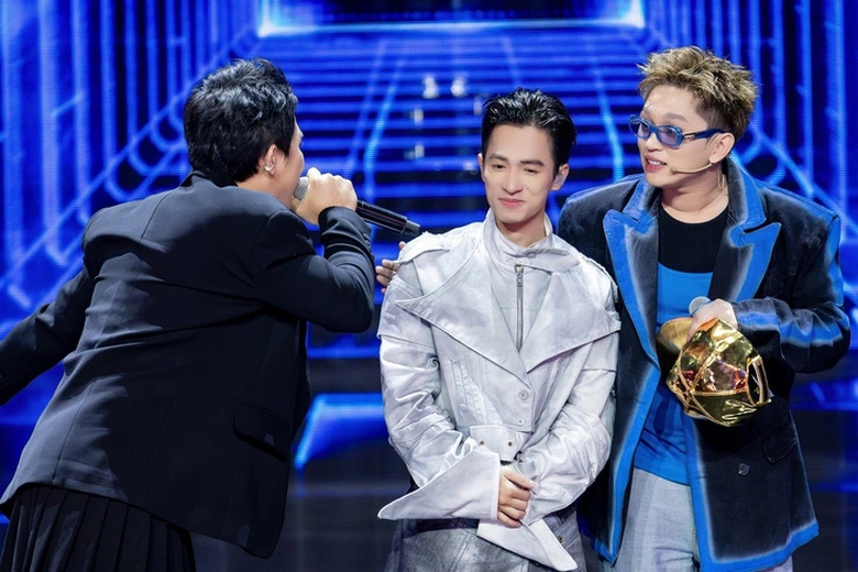 Rap Việt tập 1: Rapper xứ Nghệ khiến HLV B Ray v&agrave; BigDaddy tranh gi&agrave;nh gay gắt- Ảnh 3.