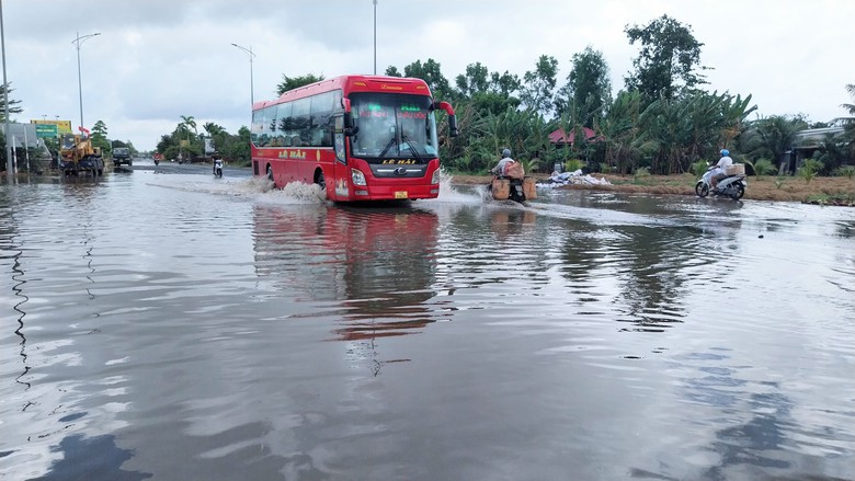 Sửa chữa nhiều lần, v&igrave; sao đường tỉnh 852B ở Đồng Th&aacute;p vẫn hư hỏng?- Ảnh 2.