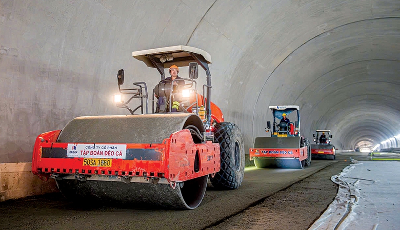 Dồn lực đưa cao tốc Quảng Ng&atilde;i - Ho&agrave;i Nhơn về đ&iacute;ch sớm- Ảnh 2.