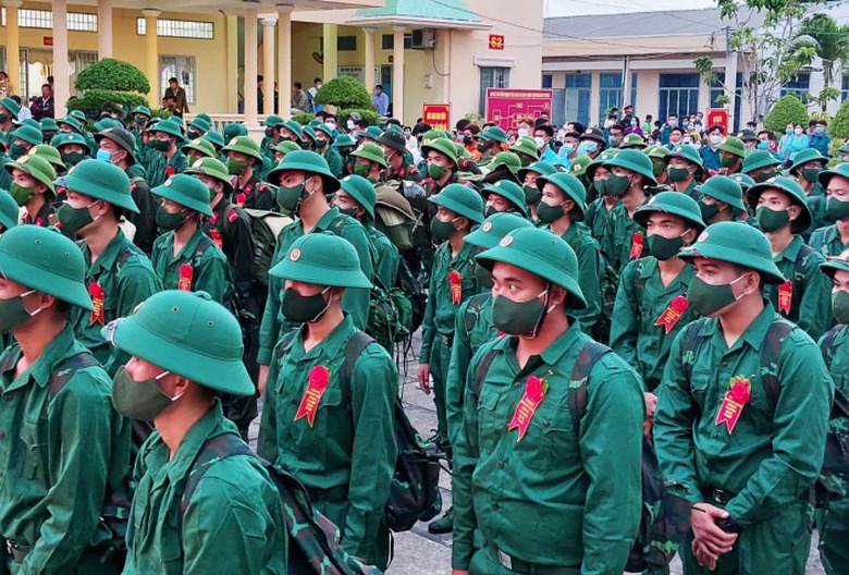 Bộ Quốc ph&ograve;ng n&oacute;i về đề xuất người đỗ c&aacute;c trường phải đi nghĩa vụ qu&acirc;n sự trước khi học- Ảnh 1.