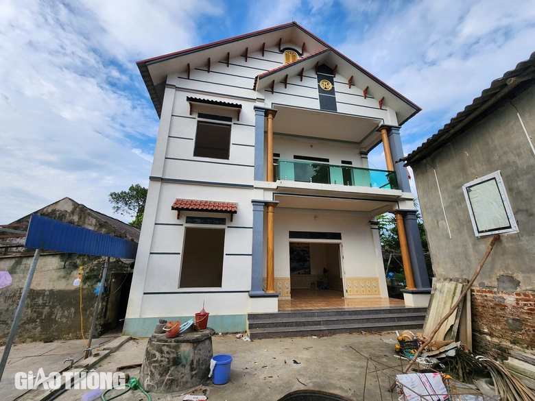 Sạt lở nghi&ecirc;m trọng bờ s&ocirc;ng L&ocirc; ở Vĩnh Ph&uacute;c ảnh hưởng thế n&agrave;o đến c&aacute;c hộ d&acirc;n?- Ảnh 2.