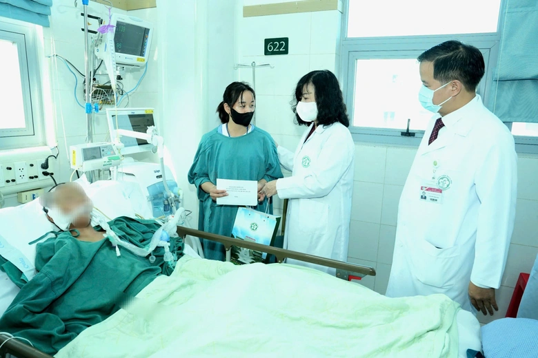 Sức khỏe b&eacute; g&aacute;i L&agrave;ng Nủ điều trị tại BV Bạch Mai hiện ra sao?- Ảnh 1.