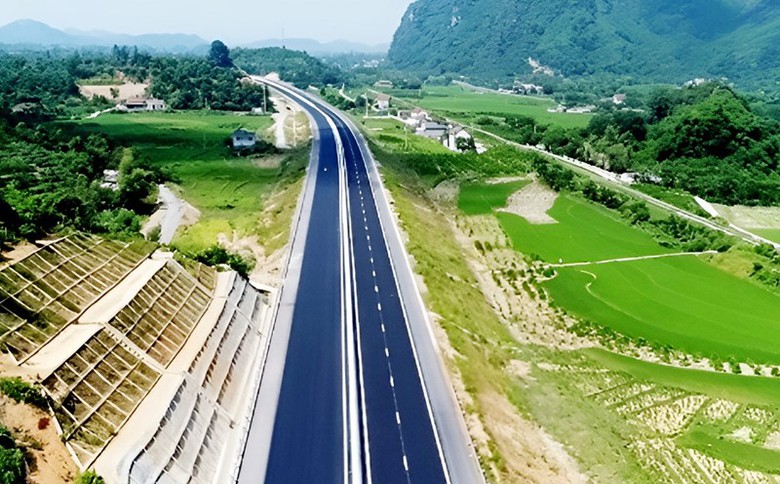 Khởi c&ocirc;ng dự &aacute;n cao tốc gần 10.000 tỷ đồng nối H&ograve;a B&igrave;nh với Mộc Ch&acirc;u trong th&aacute;ng 9- Ảnh 2.