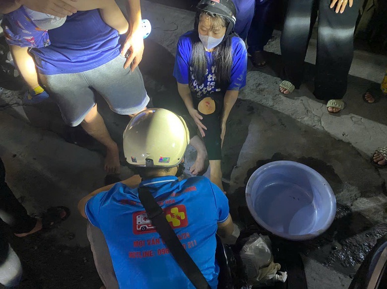 Nhiều người ngã do trơn trượt trên QL1 đoạn qua Đồng Nai- Ảnh 2. Nhiều người ngã do trơn trượt trên QL1 đoạn qua Đồng Nai- Ảnh 2.