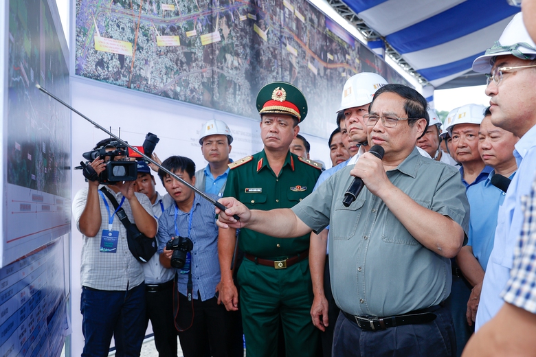 Thủ tướng: Nghi&ecirc;n cứu phương &aacute;n l&agrave;m t&agrave;u điện ngầm kết nối s&acirc;n bay Long Th&agrave;nh- Ảnh 6.