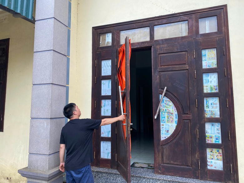 Xóa nhanh cảnh "màn trời chiếu đất" sau bão dữ- Ảnh 3. Xóa nhanh cảnh "màn trời chiếu đất" sau bão dữ- Ảnh 3.