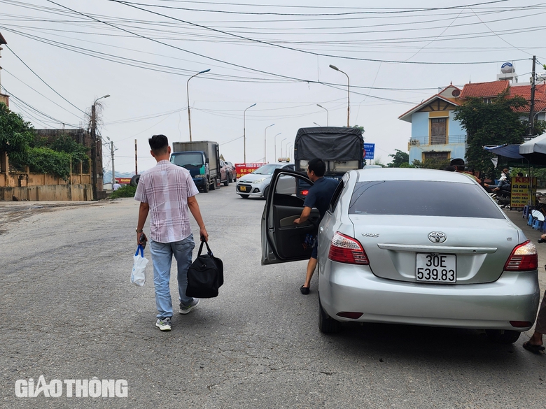 Ô tô dưới 7 chỗ được phép lưu thông qua cầu Trung Hà từ 15h chiều nay- Ảnh 1. Ô tô dưới 7 chỗ được phép lưu thông qua cầu Trung Hà từ 15h chiều nay- Ảnh 1.