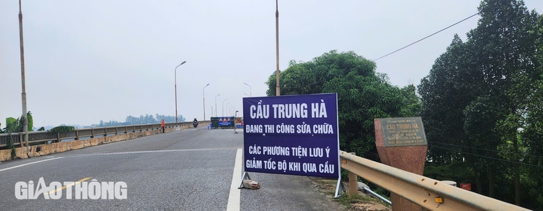 Ô tô dưới 7 chỗ được phép lưu thông qua cầu Trung Hà từ 15h chiều nay- Ảnh 6. Ô tô dưới 7 chỗ được phép lưu thông qua cầu Trung Hà từ 15h chiều nay- Ảnh 6.