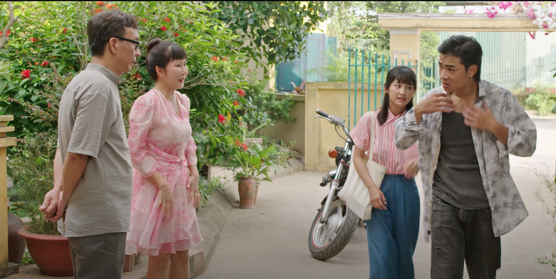 Đi giữa trời rực rỡ tập 41: L&agrave;m xe &ocirc;m, Chải chở kh&aacute;ch h&agrave;ng đầu ti&ecirc;n đi đ&aacute;nh ghen- Ảnh 1.