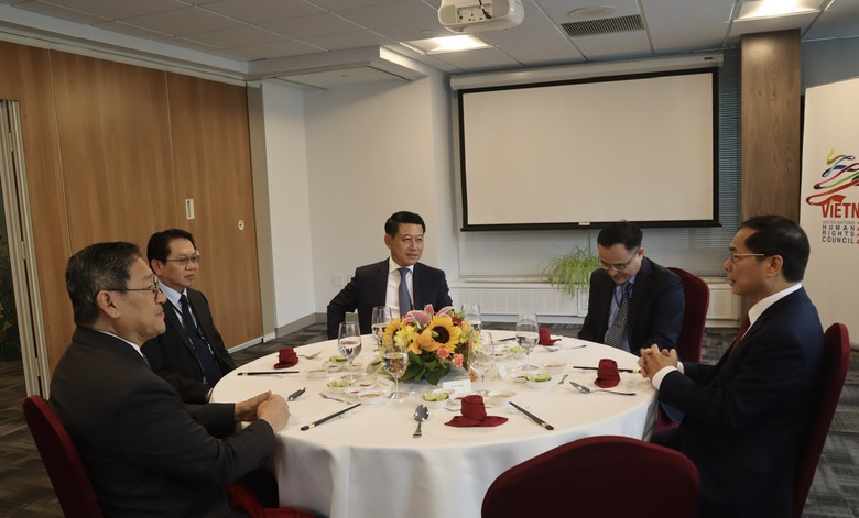 Phó thủ tướng, Bộ trưởng Ngoại giao Bùi Thanh Sơn gặp gỡ lãnh đạo Lào, Campuchia- Ảnh 1. Phó thủ tướng, Bộ trưởng Ngoại giao Bùi Thanh Sơn gặp gỡ lãnh đạo Lào, Campuchia- Ảnh 1.