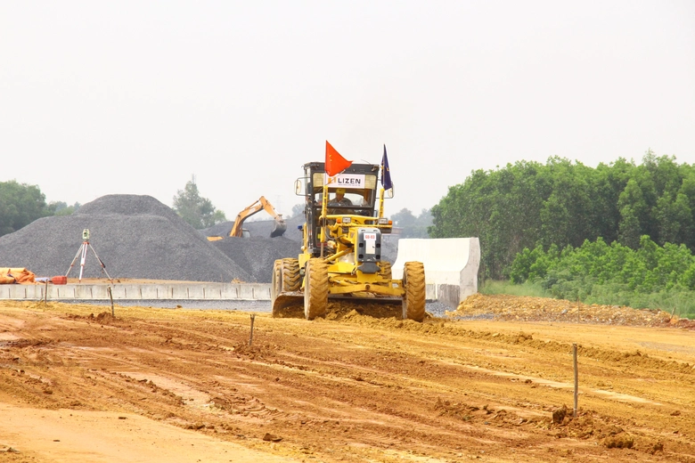 Cao tốc Bi&ecirc;n H&ograve;a - Vũng T&agrave;u: Chốt cho khai th&aacute;c đất ở ba vị tr&iacute;, th&aacute;ng 9 phải xong thủ tục- Ảnh 1.