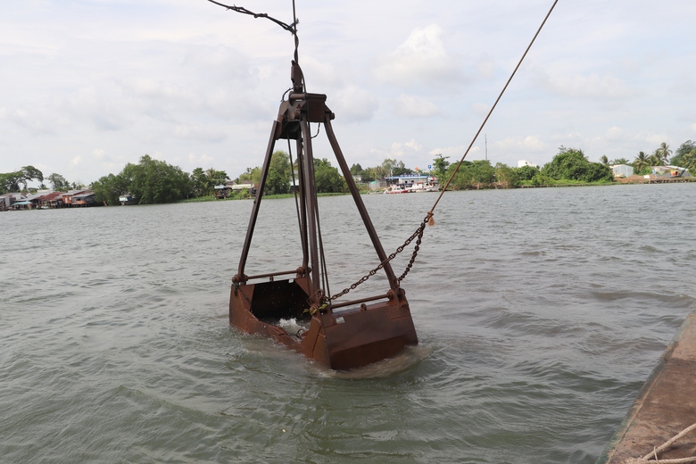 Khai th&aacute;c c&aacute;t tr&aacute;i ph&eacute;p tại Vĩnh Long, một c&ocirc;ng ty ở Ninh B&igrave;nh bị phạt nặng- Ảnh 1.