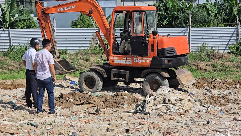 Ngang nhi&ecirc;n ch&ocirc;n lấp r&aacute;c thải, x&agrave; bần tr&ecirc;n đất c&ocirc;ng ở Đ&agrave; Nẵng- Ảnh 1.