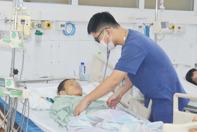 Sau mưa lụt, nhiều ca nhập viện cấp cứu v&igrave; nhiễm vi khuẩn "ăn thịt người"- Ảnh 1.