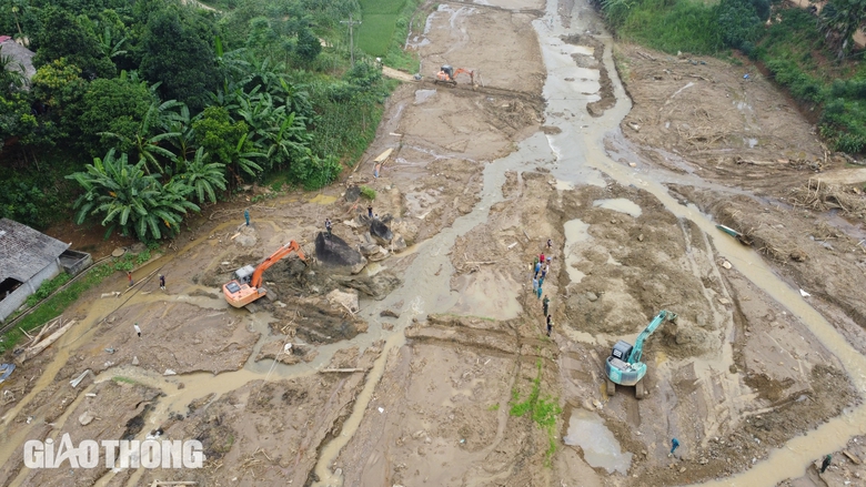 T&igrave;m thấy th&ecirc;m 1 thi thể nạn nh&acirc;n bị mất t&iacute;ch tại th&ocirc;n L&agrave;ng Nủ- Ảnh 1.