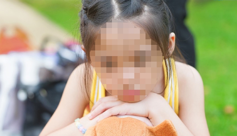 Dấu hiệu n&agrave;o nhận biết dậy th&igrave; sớm ở trẻ?- Ảnh 1.