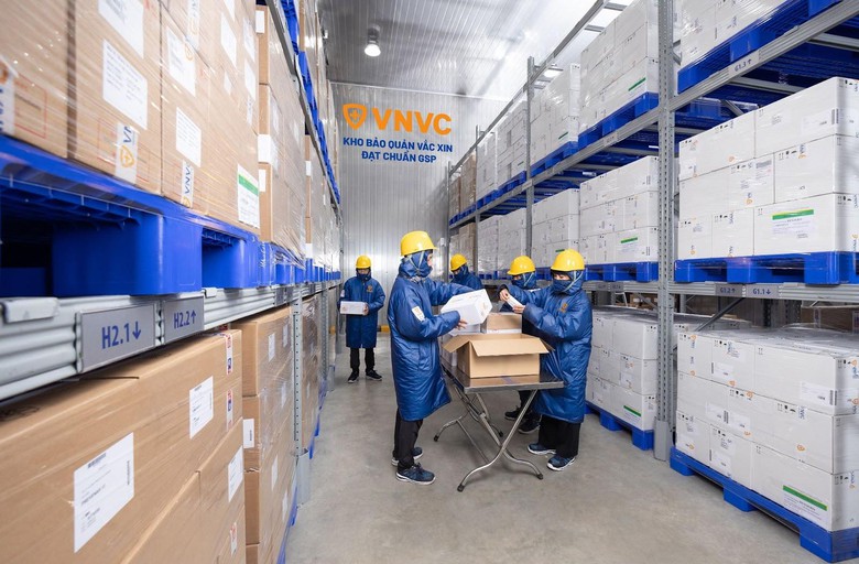 VNVC đ&atilde; ti&ecirc;m gần 15 ngh&igrave;n liều vắc-xin sốt xuất huyết đầu ti&ecirc;n tại Việt Nam cho người d&acirc;n- Ảnh 4.