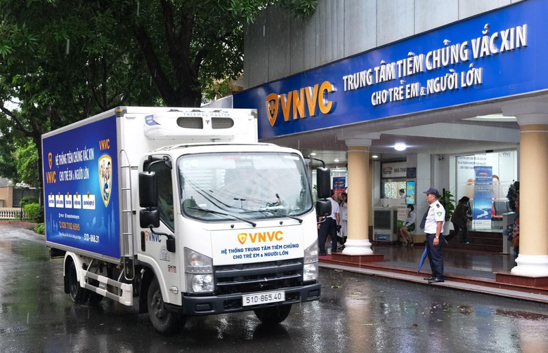 VNVC đ&atilde; ti&ecirc;m gần 15 ngh&igrave;n liều vắc-xin sốt xuất huyết đầu ti&ecirc;n tại Việt Nam cho người d&acirc;n- Ảnh 5.