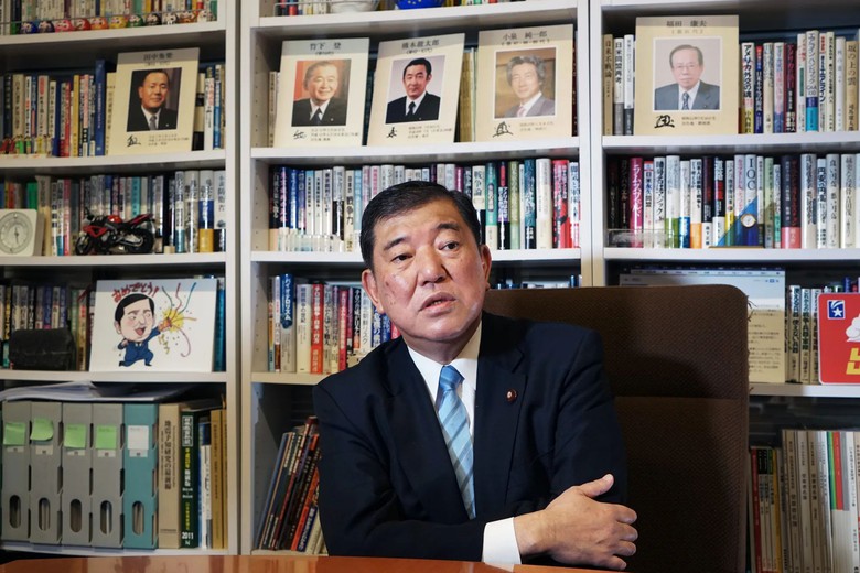 Ch&acirc;n dung t&acirc;n Thủ tướng Nhật Bản - "s&oacute;i đơn độc" trong đảng LDP- Ảnh 1.