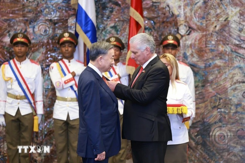 Cuba trao tặng Tổng B&iacute; thư, Chủ tịch nước T&ocirc; L&acirc;m Hu&acirc;n chương Jose Marti- Ảnh 1.