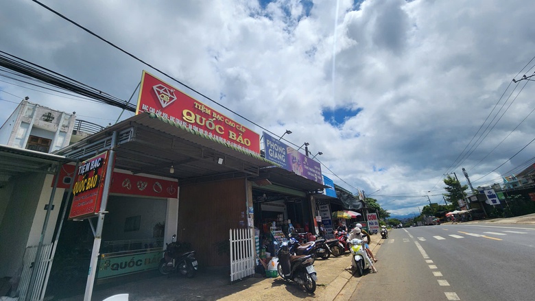 Chiếc camera b&iacute; ẩn ghi lại cảnh t&ecirc;n trộm khoắng sạch tiệm trang sức- Ảnh 3.