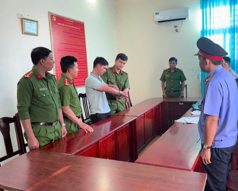 Một nh&acirc;n vi&ecirc;n ng&acirc;n h&agrave;ng ở Ph&uacute; Quốc lừa nhiều người, chiếm đoạt hơn 10 tỷ đồng- Ảnh 1.