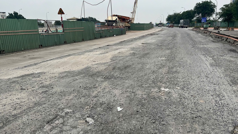 Loạt &ocirc; t&ocirc; sụp "ổ g&agrave;" ở n&uacute;t giao An Ph&uacute; rẽ v&agrave;o cao tốc TP.HCM - Long Th&agrave;nh - Dầu Gi&acirc;y- Ảnh 2.