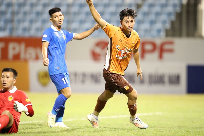 Sao 16 tuổi đang g&acirc;y sốt ở V-League bị loại khỏi chuyến tập huấn của U17 Việt Nam- Ảnh 1.