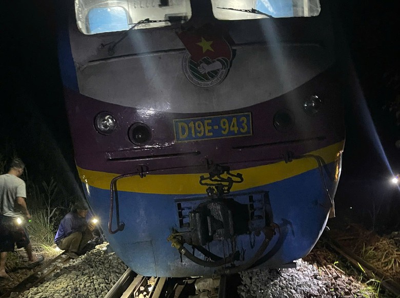 Li&ecirc;n tiếp 2 vụ đầu m&aacute;y t&agrave;u hỏa gặp sự cố trật b&aacute;nh tr&ecirc;n đường sắt qua Thừa Thi&ecirc;n - Huế- Ảnh 3.