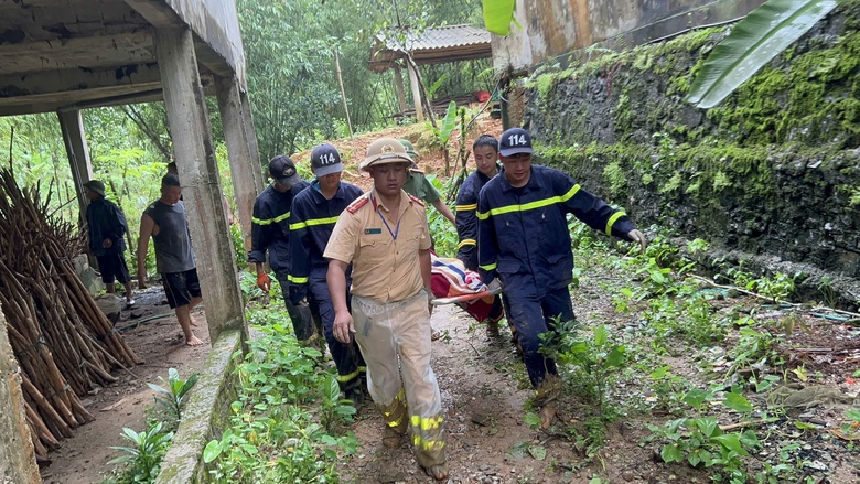 Vụ sạt lở đất ở Hà Giang đang được cứu hộ ra sao?- Ảnh 1. Vụ sạt lở đất ở Hà Giang đang được cứu hộ ra sao?- Ảnh 1.