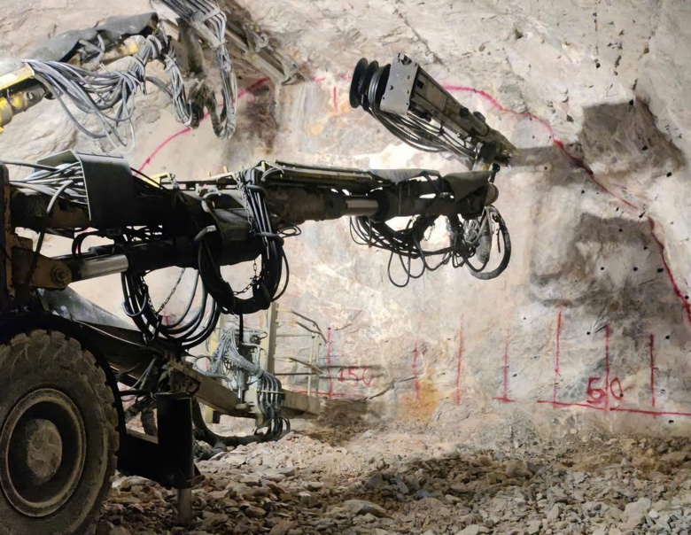 Nh&agrave; thầu lớn xuy&ecirc;n lễ đ&agrave;o hầm, th&ocirc;ng đường cao tốc- Ảnh 1.