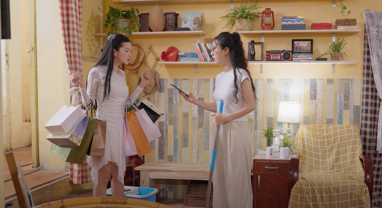 Đi giữa trời rực rỡ tập 25: Chải bán xe máy để khởi nghiệp; Như "vớt được con cá to"- Ảnh 1. Đi giữa trời rực rỡ tập 25: Chải bán xe máy để khởi nghiệp; Như "vớt được con cá to"- Ảnh 1.