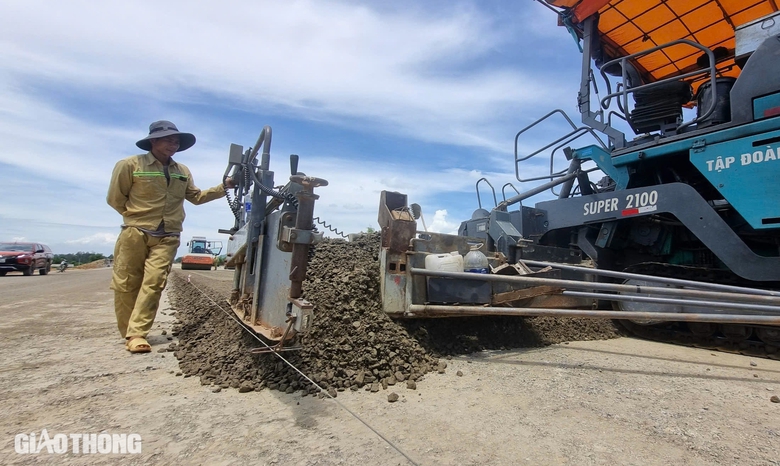 Hai cầu lớn tr&ecirc;n cao tốc nối B&igrave;nh Định - Ph&uacute; Y&ecirc;n dần th&agrave;nh h&igrave;nh- Ảnh 4.