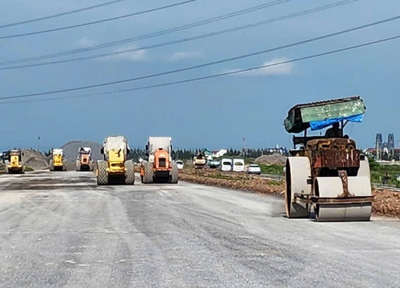 Gỡ vướng, khẩn trương thi c&ocirc;ng dự &aacute;n đường bộ gần 6.000 tỷ đồng ở Nam Định- Ảnh 3.