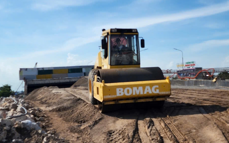 Gỡ vướng, khẩn trương thi c&ocirc;ng dự &aacute;n đường bộ gần 6.000 tỷ đồng ở Nam Định- Ảnh 4.