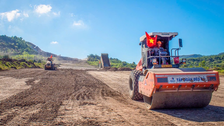 Nh&agrave; thầu lớn xuy&ecirc;n lễ đ&agrave;o hầm, th&ocirc;ng đường cao tốc- Ảnh 4.