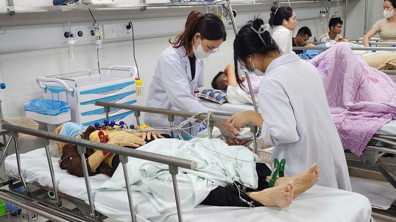 Sau li&ecirc;n hoan dịp lễ, nhiều người mở mắt thấy m&igrave;nh trong bệnh viện- Ảnh 7.