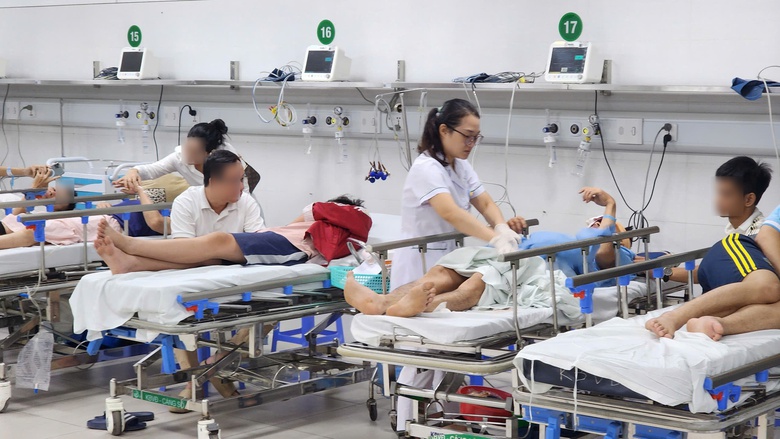 Sau li&ecirc;n hoan dịp lễ, nhiều người mở mắt thấy m&igrave;nh trong bệnh viện- Ảnh 8.