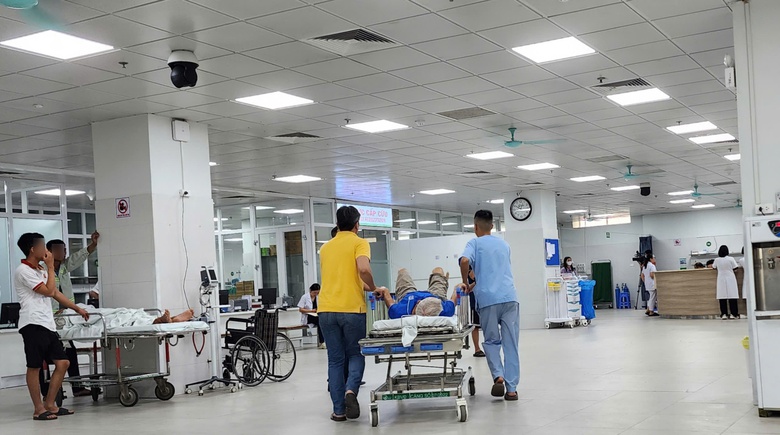 Sau li&ecirc;n hoan dịp lễ, nhiều người mở mắt thấy m&igrave;nh trong bệnh viện- Ảnh 9.