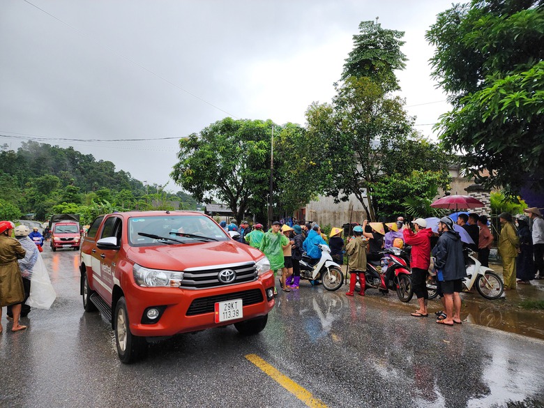 QL2 qua H&agrave; Giang c&oacute; dấu hiệu sạt lở, người d&acirc;n khẩn cấp di tản- Ảnh 1.