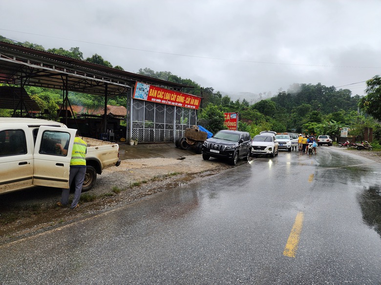 QL2 qua H&agrave; Giang c&oacute; dấu hiệu sạt lở, người d&acirc;n khẩn cấp di tản- Ảnh 6.