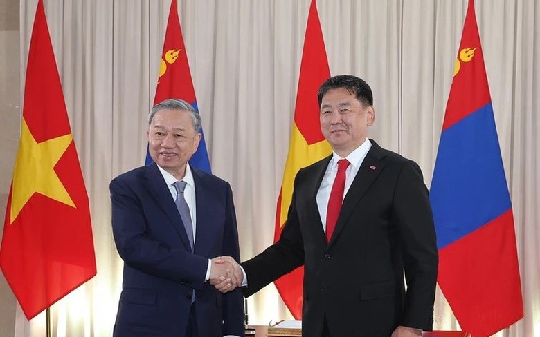 Việt Nam - M&ocirc;ng Cổ ra tuy&ecirc;n bố chung, thiết lập quan hệ đối t&aacute;c to&agrave;n diện