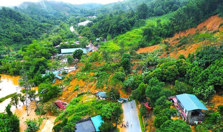 Lãnh đạo Cục Đường bộ chỉ đạo khắc phục sạt lở trên QL2 ở Hà Giang- Ảnh 1. Lãnh đạo Cục Đường bộ chỉ đạo khắc phục sạt lở trên QL2 ở Hà Giang- Ảnh 1.