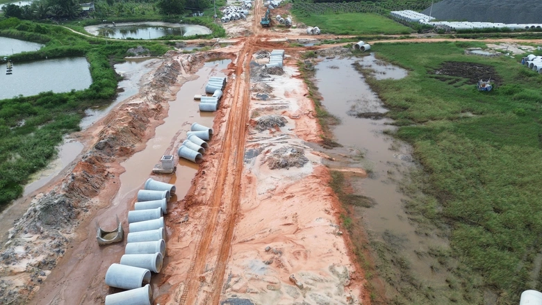 Chật vật gỡ vướng mặt bằng để khớp nối to&agrave;n tuyến đường ven biển B&igrave;nh Thuận- Ảnh 2.