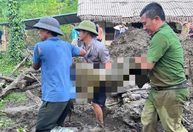 T&igrave;m thấy thi thể người đ&agrave;n &ocirc;ng mất t&iacute;ch khi đang livestream vụ sạt lở tr&ecirc;n QL2 H&agrave; Giang- Ảnh 2.