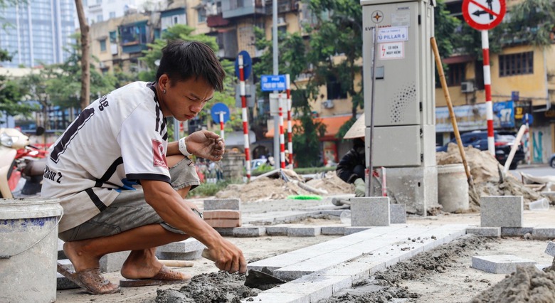 Dấu t&iacute;ch Giảng V&otilde; trường tại phố đi bộ thứ 7 ở H&agrave; Nội- Ảnh 8.